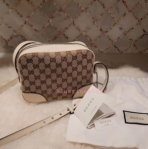 Like New Authentic Gucci logo camera crossbody bag. Used only 1 time.